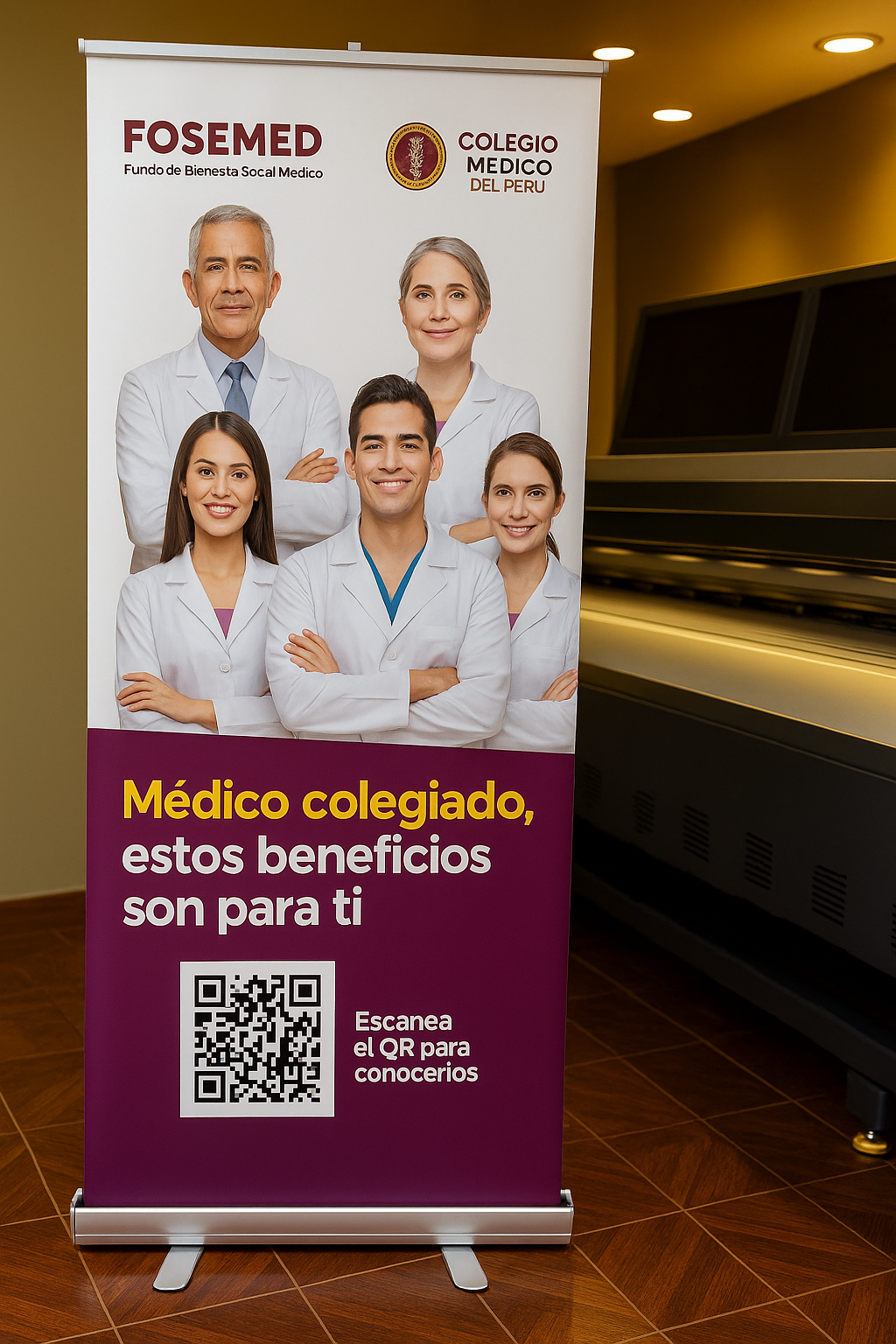 Roll Screen publicitario personalizado con impresión a full color sobre base retráctil de aluminio
