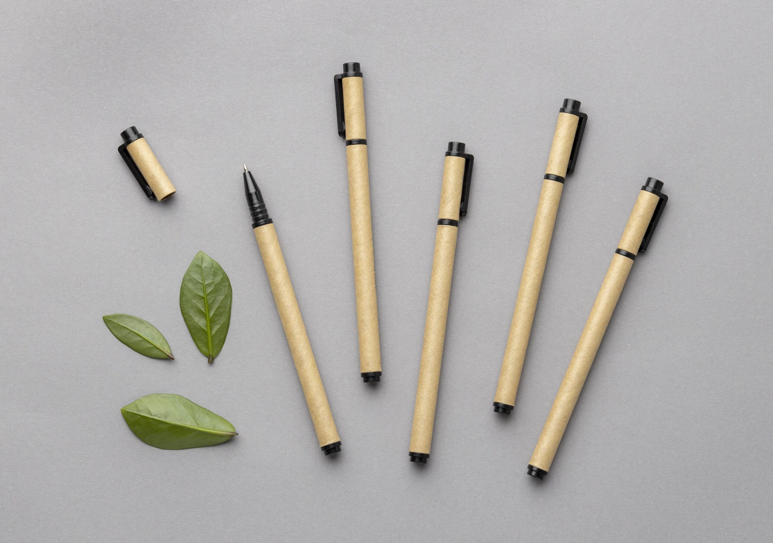 Lapiceros ecológicos personalizados de Gráfica Santa Rosa fabricados con materiales biodegradables y diseños sostenibles para empresas.